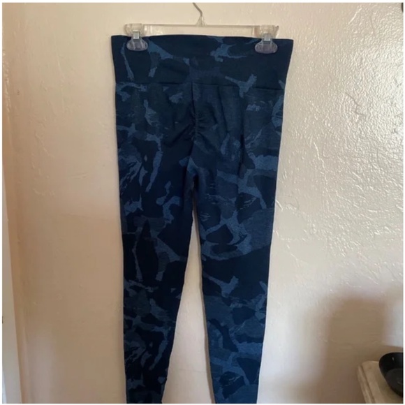 Gymshark Camo Seamless Leggings - Picture 3 of 4
